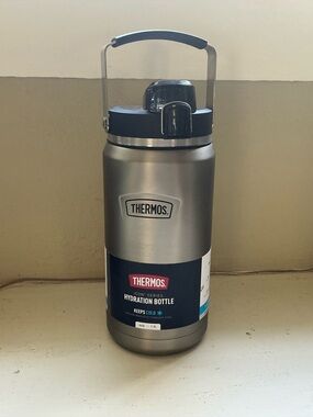 Thermos vacuum insulated Hydration / ice bottle